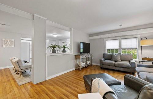 Comfy Large Bungalow - 4 Bed 1BA On Private Pond - Foto 50