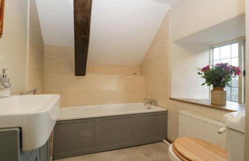 White Haywood Farmhouse - Photo 17