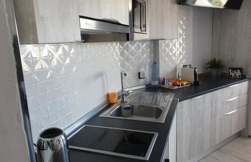 Views, international channels, A-C, pool, bar - Foto 14