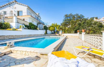 Serene Villa in Lloret de Mar With Private Swimming Pool - Foto 2