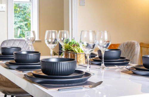 3 Bedroom House - Free Parking-Hospital-Contractors-Families - Long Stay Rates Available - Photo 11