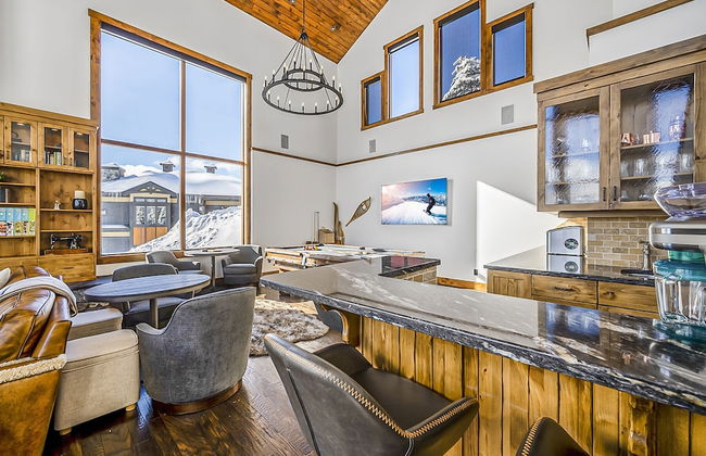 Inuksuk Lodge 4800 sq ft of Excellence - Photo 28