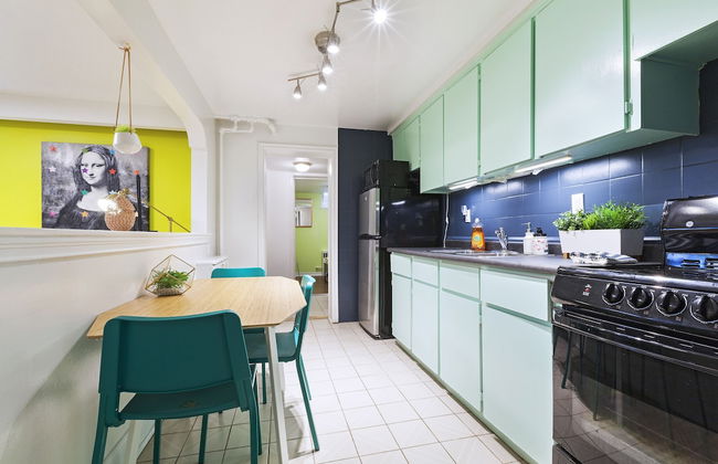 Colourful 2-bedroom Apartment - Foto 12
