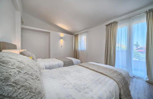 Luxury Mountain View Escape with Private Jacuzzi Split area - Photo 20