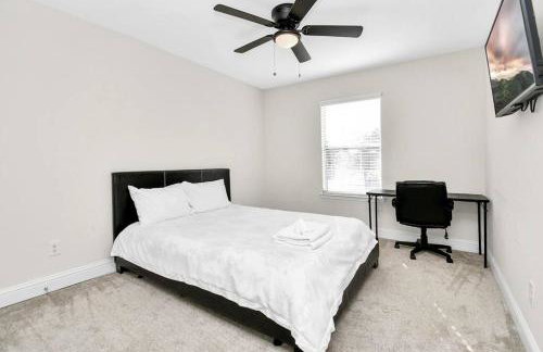 Tranquil 4-BR Oasis With Pool & Backyard Bliss! - Foto 10