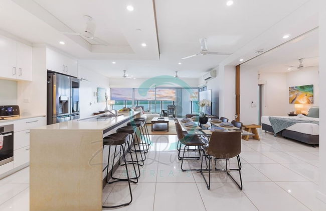 Coastal Magnificence Pool Workspace Parking - Photo 9