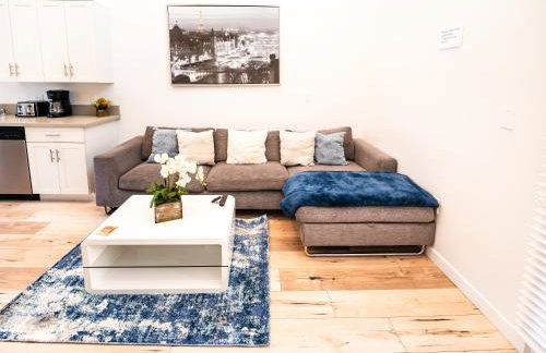 Modern 1-Bedromm Loft In Hollywood With Viwe of Hollywood Sign - Photo 9