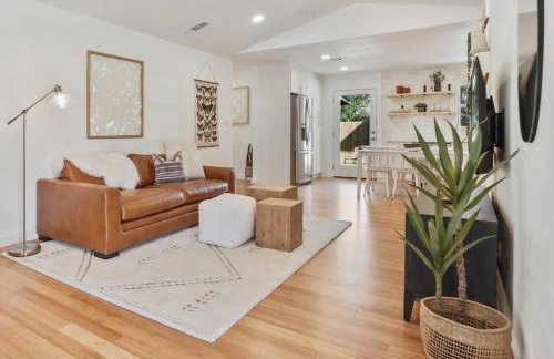 Trendy Remodeled Home by SoCo w Nice Outdoor Space - Foto 1