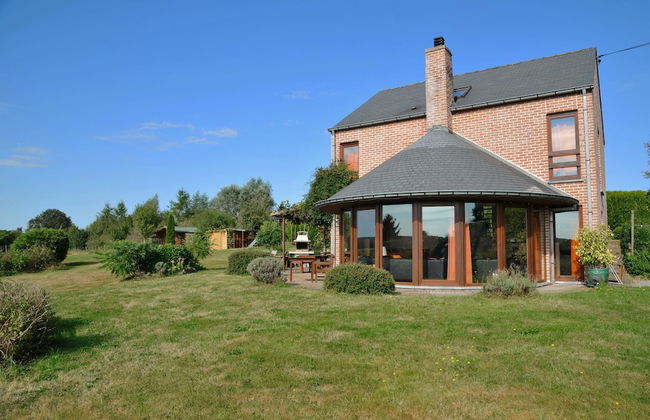 Holiday Home in Somme-leuze With Pool & Sauna - Foto 1
