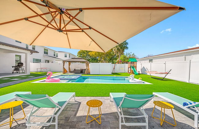 Luxury Modern Villa w/ Pool, Jacuzzi & Amenities! - Foto 49