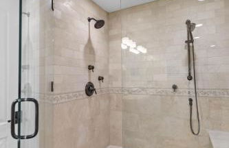 Oceanview Luxe Retreat with Rooftop - Foto 65