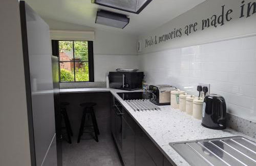 'Monktonmead Lodge' in secluded setting, with private indoor pool. - Photo 22