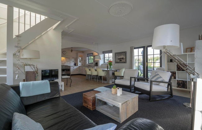 Villa w/ Electric Charging & Parking - Foto 8