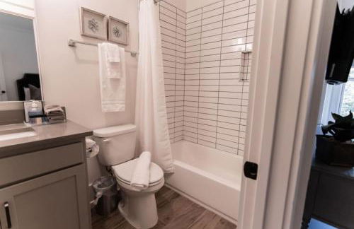 Minutes to Downtown Huge Outdoor Deck HOT TUB - Foto 32