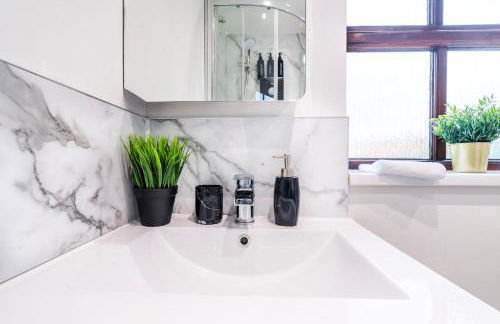 Free parking, Private Garden and Netflix, Charming Elegant 2 bedroom House Nottingham - Photo 69