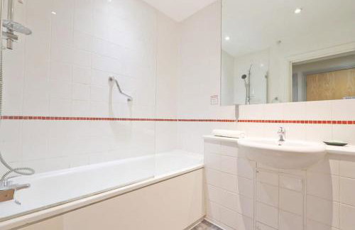 City Centre 1 Bed Apartment - Foto 9