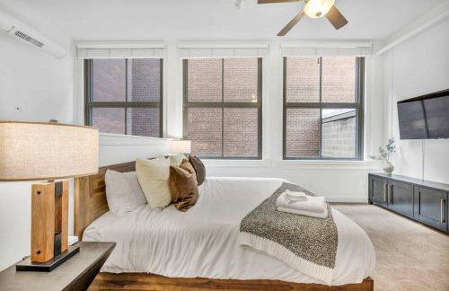 Lofts on E 4th, WALK TO CAVS, Sleeps 6 - Foto 12