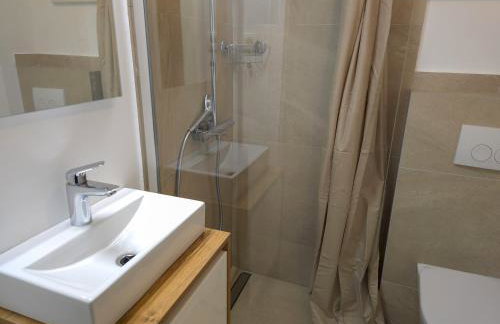 Small apartment in Gornji Karin near the beach - Foto 16