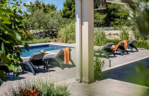 Luxury Villa Nature with heated private pool, sauna & fire pit, a short walk to the beach - Photo 3