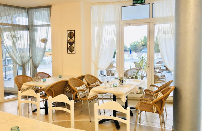 Sea View 1 Bed Apartment With Stunning Ocean Views - Photo 16