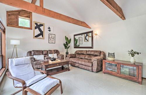 Bryan Home with Deck and Yard about 4 Mi to Texas A and M! - Photo 5