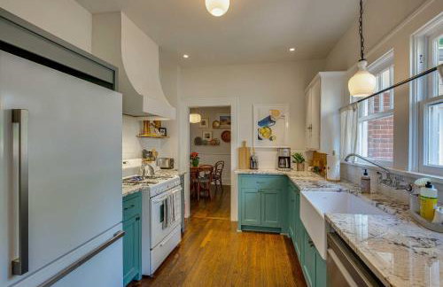 Walk to Bergfeld Park 1928 Azalea District Home - Foto 10