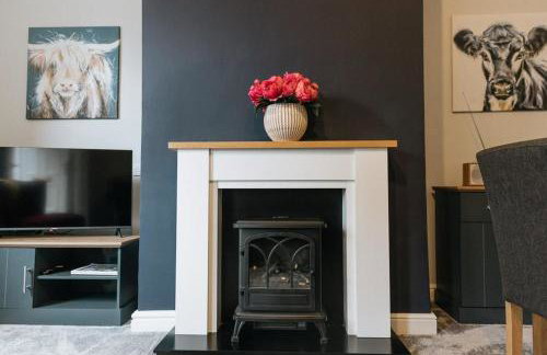 LITTLE RED HOLIDAY HOME - 2 Bed House with Free Parking within West Yorkshire, local access to the Peak District - Foto 14