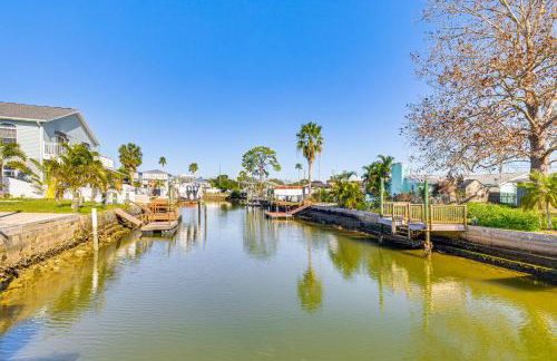 Spacious Canalfront Home with Pool about half Mi to Beach - Foto 30