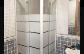 Piso planta baja y gran patio con piscina comunitaria de alquiler temporal - Foto 3