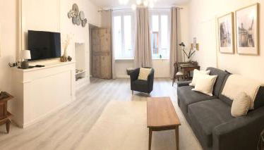 Elegant, Spacious Apartment in Historic Center of Tournon - Foto 4