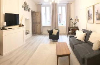 Elegant, Spacious Apartment in Historic Center of Tournon - Foto 4