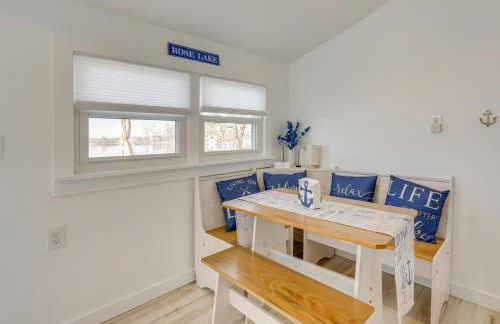 Lakefront Gem with Watercrafts and Dock in Coldwater! - Foto 8