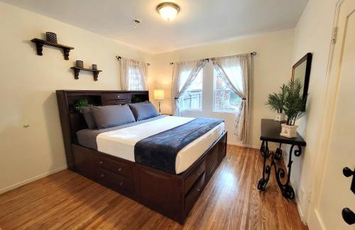 Perfectly located Pico Robertson ground floor 3 bedroom apartment Walk to restaurants WIFI TV Game Console Parking 5 minutes to Rodeo Drive - Foto 2