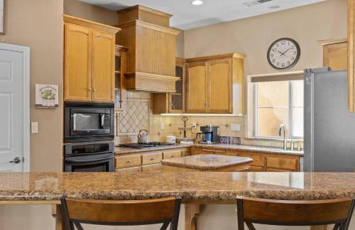 Spacious 4BR 3BA Home KING Suite Pool Sleeps 8 - Photo 7