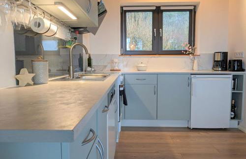 Vacation home with a view of nature, home theater, fireplace - Foto 11