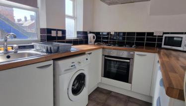 Spacious 2-Bedroom Home Comfortable Stay for 4 - Foto 4, stove, heating