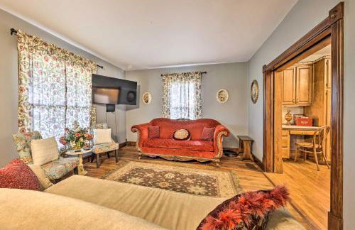 The Farm House with Deck and Historic Charm! - Foto 7