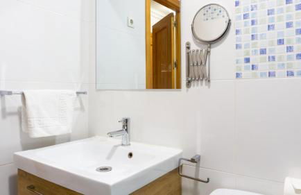 Elegant Malaga Retreat - Photo 11