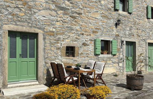 2 Bedroom Awesome Home In Buzet - Photo 3