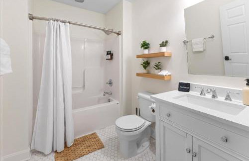 Steps Away From Mass Ave in Heart of Indy with Balcony - Foto 34