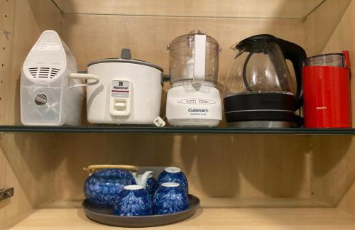 Cozy Sunfilled House with Deck Patio Garden - Foto 34