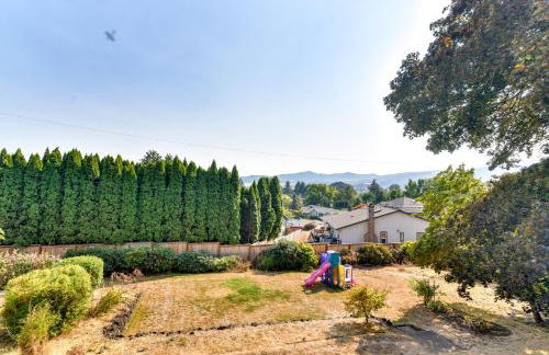 Serene Forest Grove Home with Deck and Stunning Views! - Foto 27
