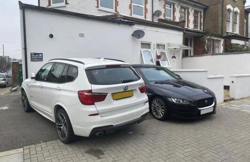 Group Friendly 2 Bed 2 Bath FREE PARKING for 2 Large Vans or up to 4 Cars Zone 2 Sleeps 10 Close to Central London and Zone 2 tube station - Photo 40