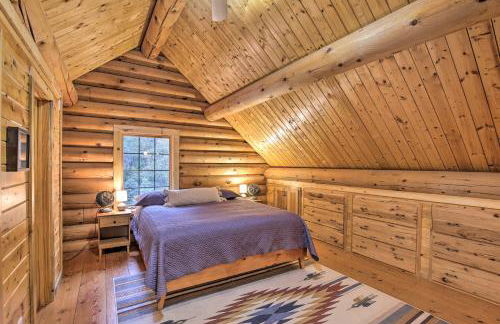 Splendid Family Cabin with Hot Tub and Grill! - Foto 27