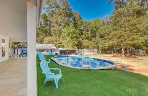 Hemphill Vacation Rental with Pool, Walk to Lake! - Foto 21