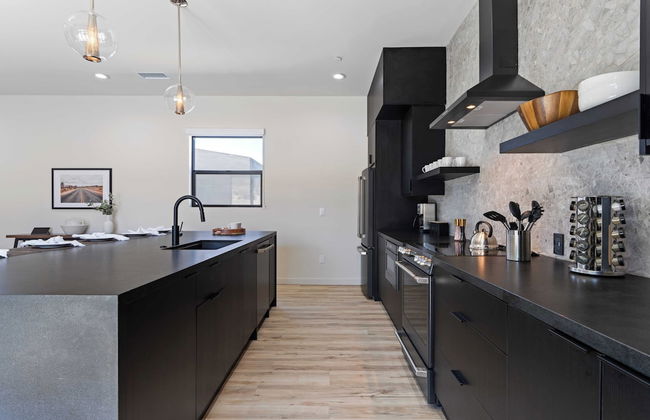 Luxe Modern Escape w/ Pool, Hottub, Firepit, Desert View Obsidian by Avantstay - Foto 25