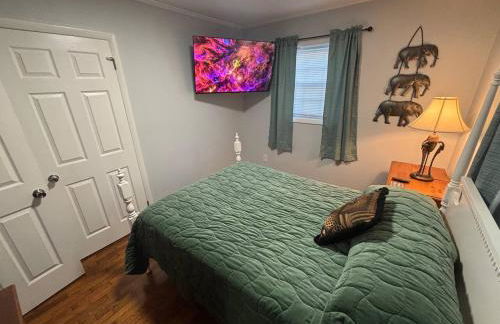 Quiet in Town - 2 beds, Large TVs, Big Parking , Nintendo & EV Ready - Foto 10