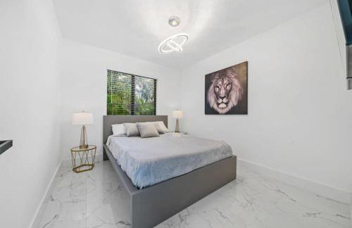 Luxury Villa Azure with Heated Pool 20 minutes to Beach - Foto 42