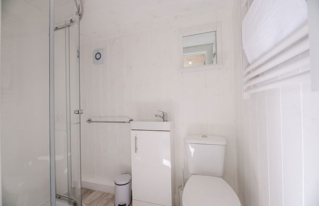 Honeysuckle Farm Hut 7 - Suffolk Farm Holidays - Foto 7