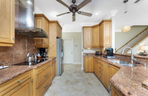Villa Hibiscus-Waterfront-Free Heated Pool-Dock-Bikes-Other Amenities - Photo 13